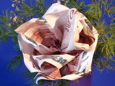 Eine Geld-Rose basteln