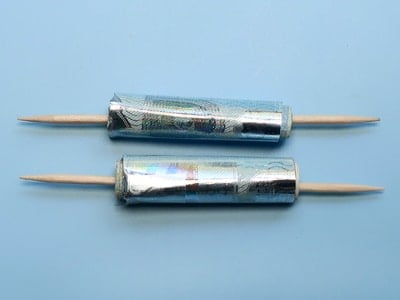 2 aufgerollte Scheine