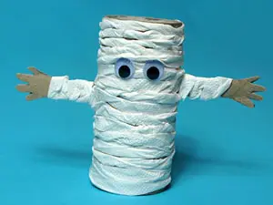 Mumien aus Papprollen