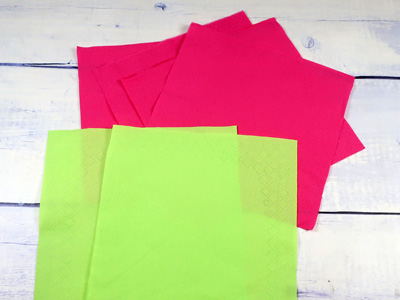 Papierservietten vierteln