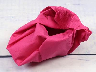 hinteren Serviettenteil nach innen schlagen