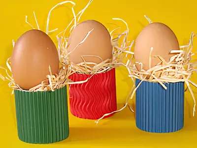 Eierbecher für Ostern basteln
