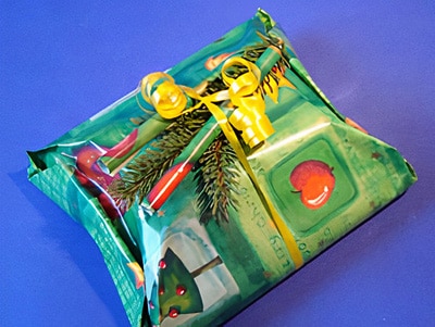 Weihnachtsgeschenk verpacken Weihnachtsgeschenk verpacken