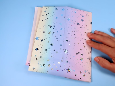 Geschenkpapier aufkleben