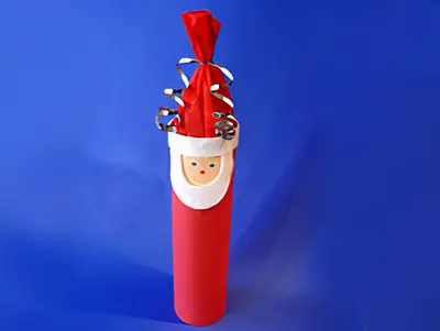 Flaschen als Weihnachtsgeschenke verpacken