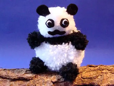 Pandabär aus Wolle